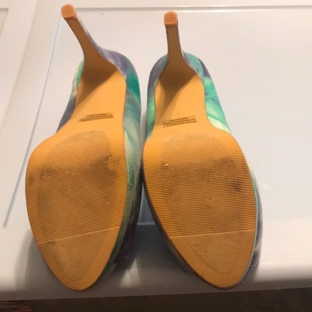 Shoes - Picture 3 of 3